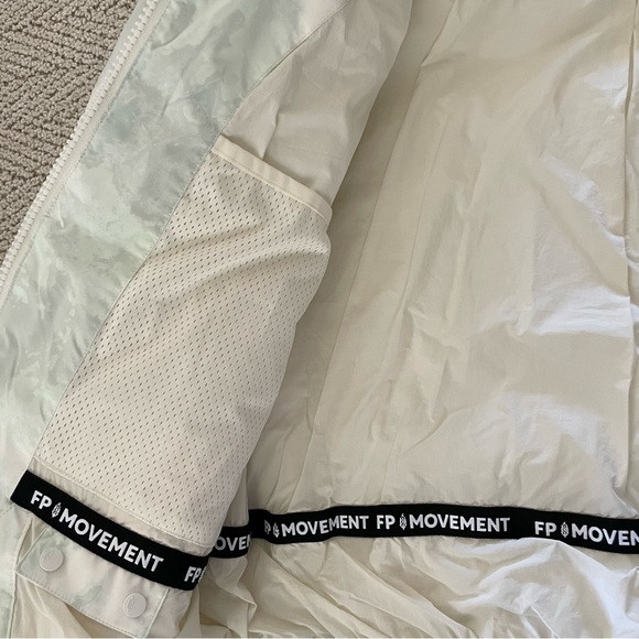 Free People Movement NEW Snow Bunny Slope Puffer Ski Jacket Large - Picture 16 of 16